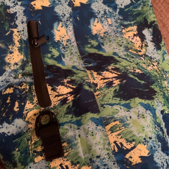 Camping/floating travel bag w Rubberized bottom 18” by 13” - Picture 3 of 7